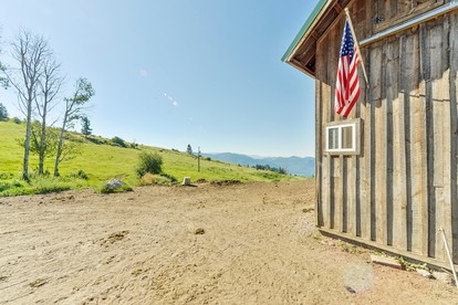 Deluxe Cabin on Cattle Ranch Resort, Washington - glamping.directory