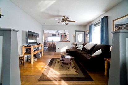 Charming Log Cabin near the Yellowstone River in Gardiner, Montana - Gardiner, Montana - glamping.directory