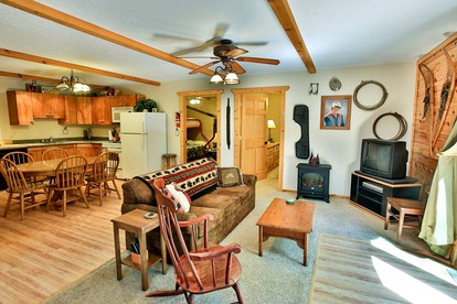 Waterfront Cabin Rental with Breathtaking Sunset Views near Lake Kabetogama, Minnesota - Kabetogama, Minnesota - glamping.directory
