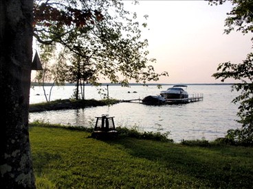 Lakefront Cottage Rental with Sunset Views on Sebasticook Lake in Maine - Newport, Maine - glamping.directory