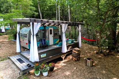 Unique Vacations at this Wonderful Vintage Caravan in Franklin, North Carolina - Franklin, North Carolina - glamping.directory