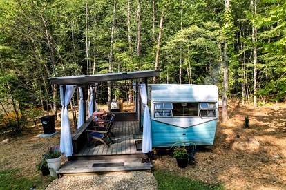 Unique Vacations at this Wonderful Vintage Caravan in Franklin, North Carolina - Franklin, North Carolina - glamping.directory