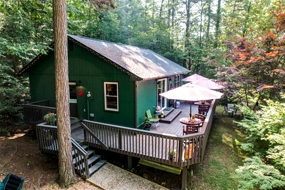 Unique Vacations at this Wonderful Vintage Caravan in Franklin, North Carolina - Franklin, North Carolina - glamping.directory