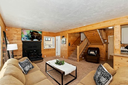 Unwind with a View: Cabin Overlooking the Slopes in Big Bear Lake, California - Big Bear Lake, California - glamping.directory