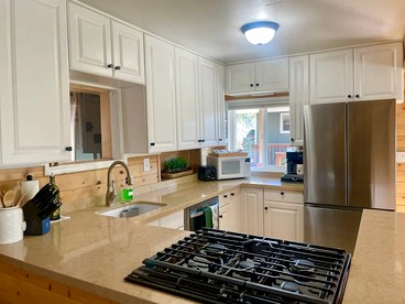 Unwind with a View: Cabin Overlooking the Slopes in Big Bear Lake, California - Big Bear Lake, California - glamping.directory