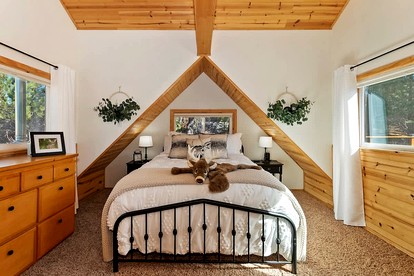 Unwind with a View: Cabin Overlooking the Slopes in Big Bear Lake, California - Big Bear Lake, California - glamping.directory