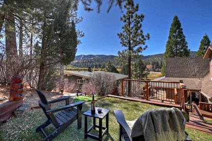 Unwind with a View: Cabin Overlooking the Slopes in Big Bear Lake, California - Big Bear Lake, California - glamping.directory