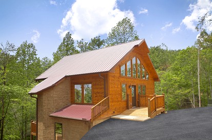 Luxury Cabin Rental with Three Fireplaces and a Hot Tub in Gatlinburg, East Tennessee - glamping.directory