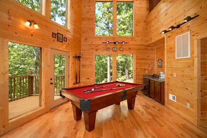 Luxury Cabin Rental with Three Fireplaces and a Hot Tub in Gatlinburg, East Tennessee - Gatlinburg, Tennessee - glamping.directory