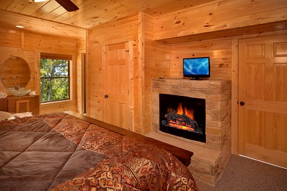 Luxury Cabin Rental with Three Fireplaces and a Hot Tub in Gatlinburg, East Tennessee - Gatlinburg, Tennessee - glamping.directory