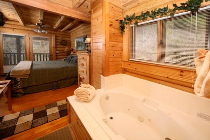 Vacations to the Great Smoky Mountains in this Fully-Equipped Cabin Rental in Tennessee - Sevierville, Tennessee - glamping.directory
