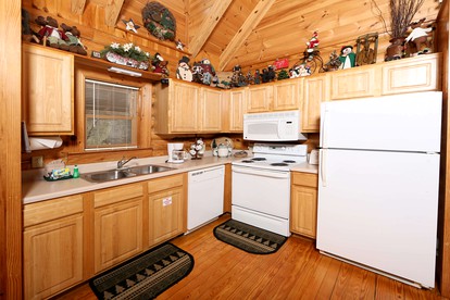 Vacations to the Great Smoky Mountains in this Fully-Equipped Cabin Rental in Tennessee - Sevierville, Tennessee - glamping.directory