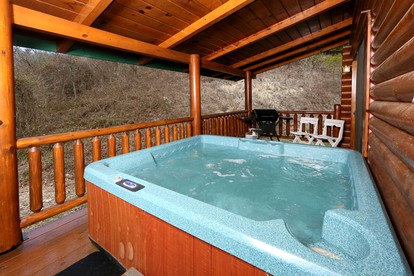 Vacations to the Great Smoky Mountains in this Fully-Equipped Cabin Rental in Tennessee - Sevierville, Tennessee - glamping.directory