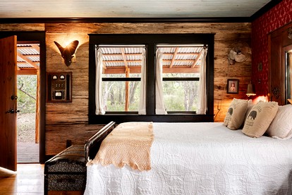 Luxurious Vintage Style Cabin Rental for Romantic Getaways and Texas Hill Country Vacations - Wimberley, Texas - glamping.directory