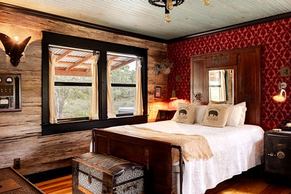 Luxurious Vintage Style Cabin Rental for Romantic Getaways and Texas Hill Country Vacations - Wimberley, Texas - glamping.directory