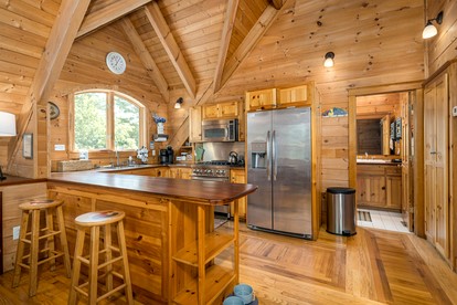 Delightful Cabin Rental with Mountain Views near Chattahoochee National Forest, Georgia - Blue Ridge, Georgia - glamping.directory