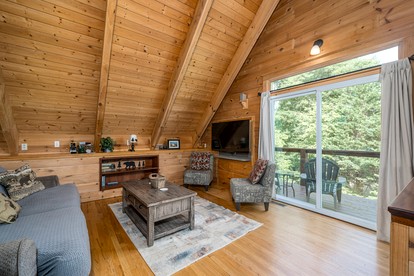 Delightful Cabin Rental with Mountain Views near Chattahoochee National Forest, Georgia - Blue Ridge, Georgia - glamping.directory