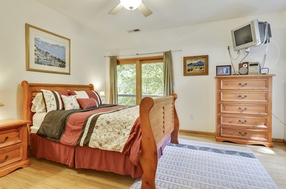 Group-Friendly Cabin with Hot-Tub and Game Space in Guerneville, California - Guerneville, California - glamping.directory