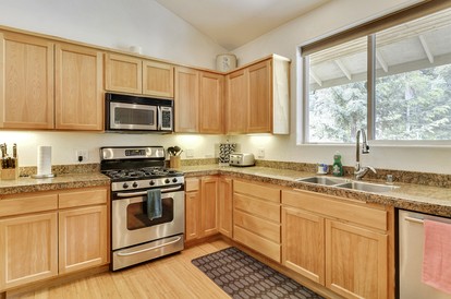 Group-Friendly Cabin with Hot-Tub and Game Space in Guerneville, California - Guerneville, California - glamping.directory