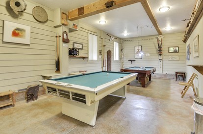 Group-Friendly Cabin with Hot-Tub and Game Space in Guerneville, California - Guerneville, California - glamping.directory