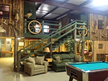 Rustic Barn for a Group Getaway near Little Rock, Arkansas - Ulm, Arkansas - glamping.directory