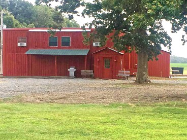 Rustic Barn for a Group Getaway near Little Rock, Arkansas - glamping.directory