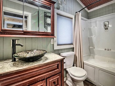 Cozy Cabin Rental Ideal for a Couple's Retreat in Texas - May, Texas - glamping.directory