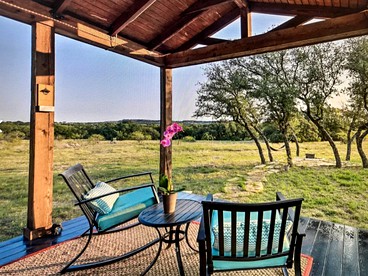 Cozy Cabin Rental Ideal for a Couple's Retreat in Texas - May, Texas - glamping.directory