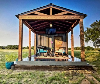 Cozy Cabin Rental Ideal for a Couple's Retreat in Texas - glamping.directory