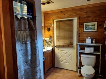 Charming Nautical-Themed Inn Room with Private Whirlpool & Lake Views Near Lake Helen, Florida - Lake Helen, Florida - glamping.directory