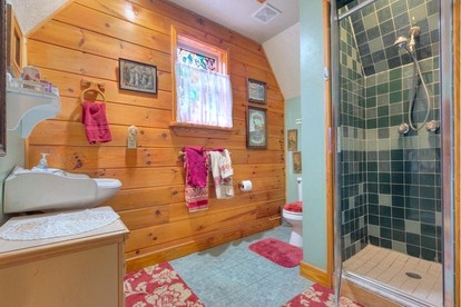 Charming Nautical-Themed Inn Room with Private Whirlpool & Lake Views Near Lake Helen, Florida - Lake Helen, Florida - glamping.directory