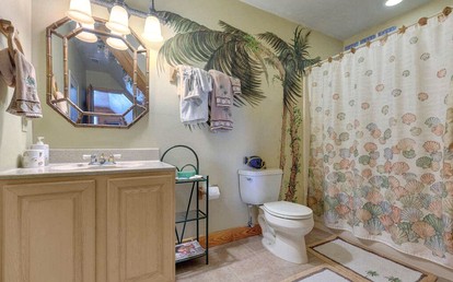 Charming Nautical-Themed Inn Room with Private Whirlpool & Lake Views Near Lake Helen, Florida - Lake Helen, Florida - glamping.directory