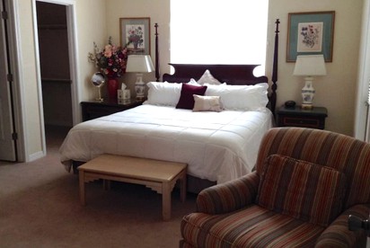 Romantic Suite with Private Bath and Views of Snake River Canyon, Idaho - King Hill, Idaho - glamping.directory