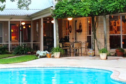 Romantic and Unique Tree House Rental on a Private Ranch in Central Texas - Waelder, Texas - glamping.directory