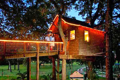 Romantic and Unique Tree House Rental on a Private Ranch in Central Texas - Waelder, Texas - glamping.directory