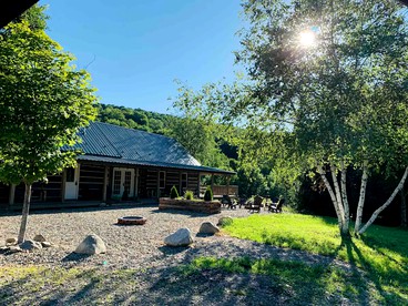 Tranquil Log Cabin Rental for a Relaxing Vacation in Upstate New York - glamping.directory
