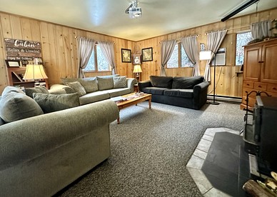 Family-Friendly Cabin with Large Deck and Hot-Tub in Washington - Leavenworth, Washington - glamping.directory