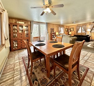 Family-Friendly Cabin with Large Deck and Hot-Tub in Washington - Leavenworth, Washington - glamping.directory