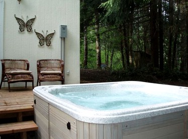 Secluded Romantic Cabin Getaway near Mount Rainier National Park, Washington - Ashford, Washington - glamping.directory