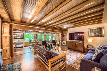 Stunning Riverfront Cottage with Amazing Outdoor Area Perfect for Water Activities in New Braunfels, Texas - New Braunfels, Texas - glamping.directory