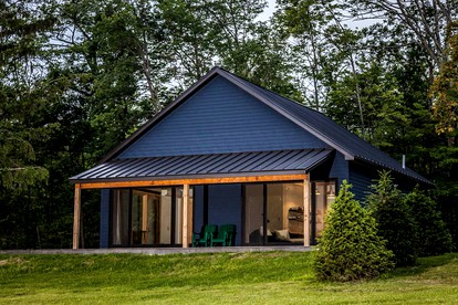 Luxurious Modern Chalet Rental on Top of the Shawangunk Mountains in New York - glamping.directory