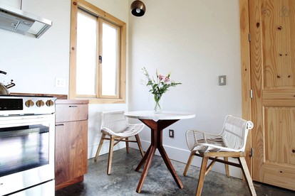 Luxurious Modern Chalet Rental on Top of the Shawangunk Mountains in New York - Cragsmoor, New York - glamping.directory