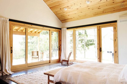 Luxurious Modern Chalet Rental on Top of the Shawangunk Mountains in New York - Cragsmoor, New York - glamping.directory