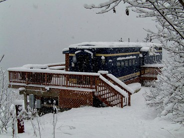 Historic Railcar Overlooking Glaciers and Volcanoes in Homer, Alaska - Homer, Alaska - glamping.directory