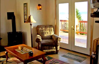 Historic Railcar Overlooking Glaciers and Volcanoes in Homer, Alaska - Homer, Alaska - glamping.directory