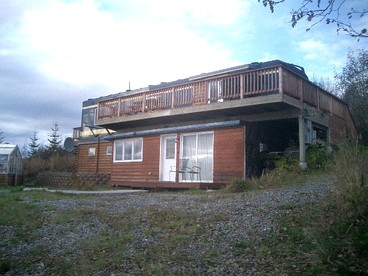 Historic Railcar Overlooking Glaciers and Volcanoes in Homer, Alaska - glamping.directory