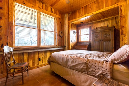 Glamping Cabin Rental for Groups on Lake Buchanan in Texas Hill Country - Lake Buchanan, Texas - glamping.directory