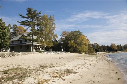 Beautiful and Spacious Vacation Rental with Lake Views in the Grand Traverse Bay Area, Michigan - Northport, Michigan - glamping.directory