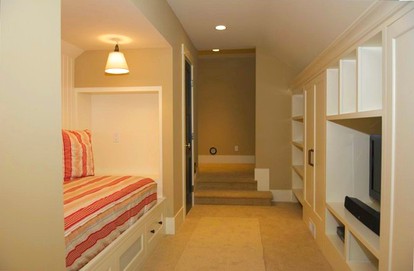 Beautiful and Spacious Vacation Rental with Lake Views in the Grand Traverse Bay Area, Michigan - Northport, Michigan - glamping.directory