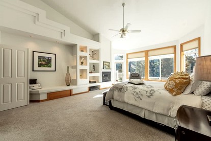 Enchanting Vacation Rental with Breathtaking Lake Views near Lake Fernan in Idaho - Coeur d'Alene, Idaho - glamping.directory
